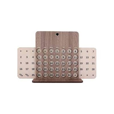 Настолен календар от дърво